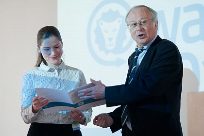 Dr. Kerstin Vlkl | Institut fr Politikwissenschaft und Japanologie