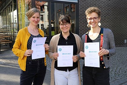 Gewinnerinnen des @ward 2021: das Dozentinnenteam von Dr. 
Friderike Lange, Maxi Mercedes Grehl und Maria Luise 
Gebauer